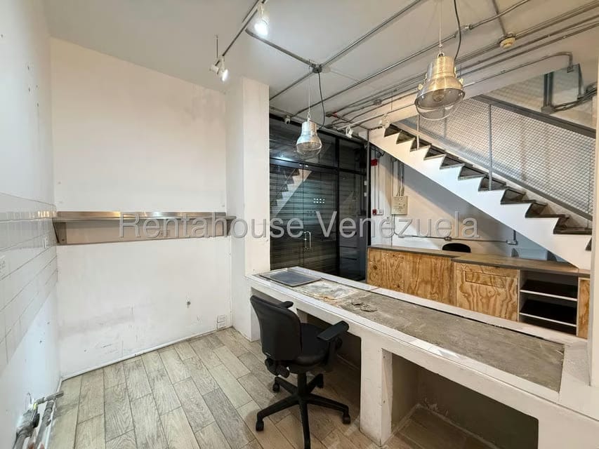 Comercial (Local Comercial) en Alquiler en Los Palos Grandes, Distrito Metropolitano - 11