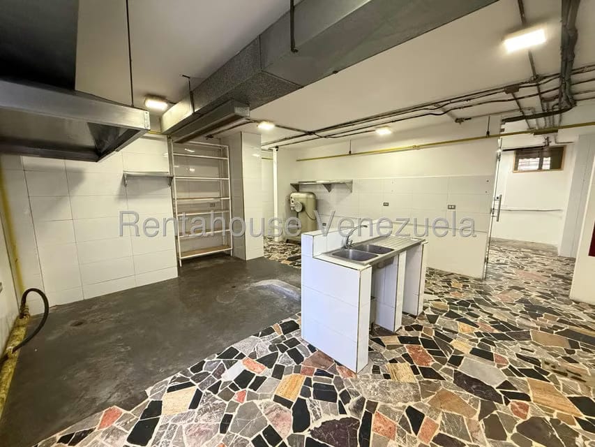 Comercial (Local Comercial) en Alquiler en Los Palos Grandes, Distrito Metropolitano - 12