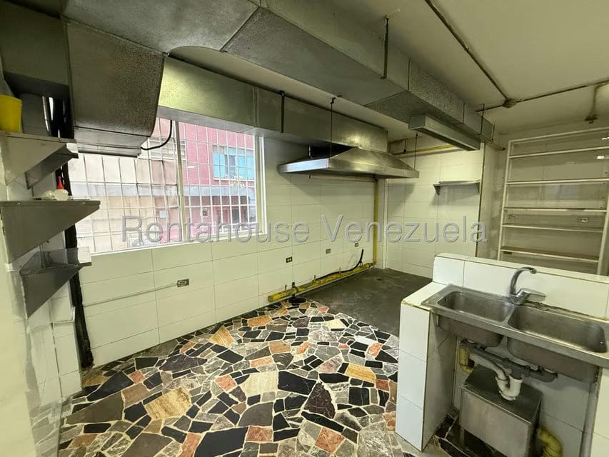 Comercial (Local Comercial) en Alquiler en Los Palos Grandes, Distrito Metropolitano - 13