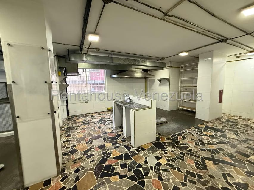 Comercial (Local Comercial) en Alquiler en Los Palos Grandes, Distrito Metropolitano - 14