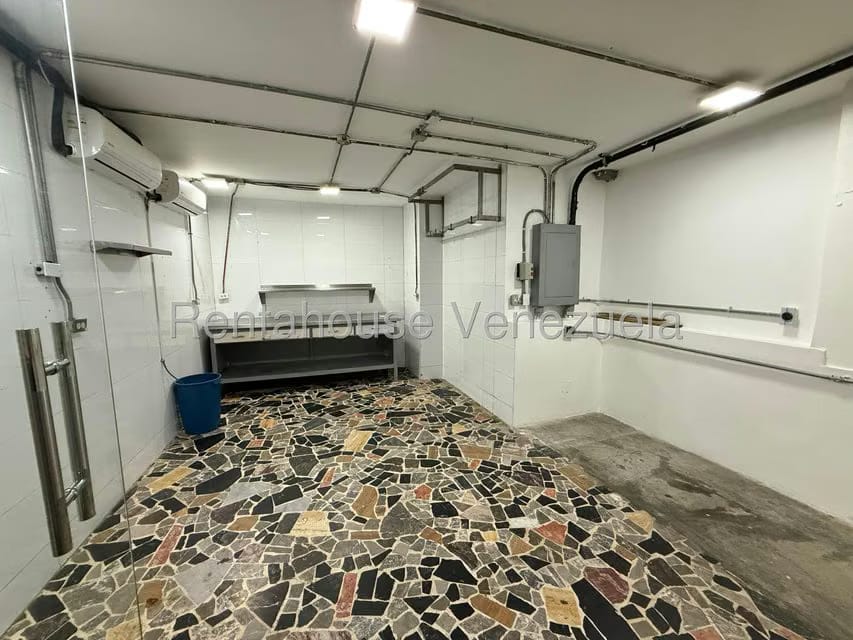 Comercial (Local Comercial) en Alquiler en Los Palos Grandes, Distrito Metropolitano - 15