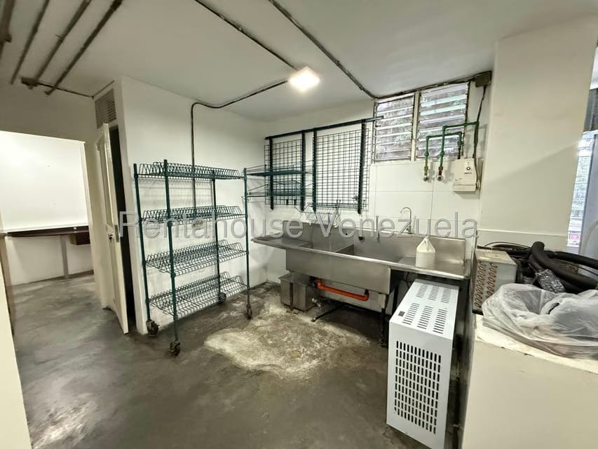 Comercial (Local Comercial) en Alquiler en Los Palos Grandes, Distrito Metropolitano - 16