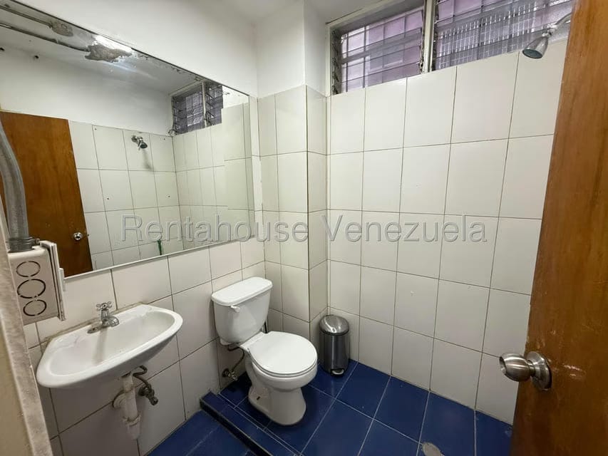 Comercial (Local Comercial) en Alquiler en Los Palos Grandes, Distrito Metropolitano - 19