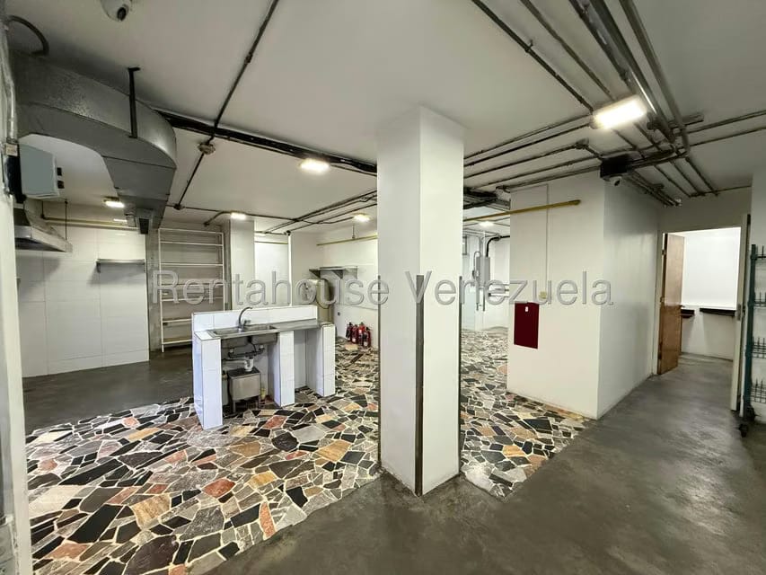 Comercial (Local Comercial) en Alquiler en Los Palos Grandes, Distrito Metropolitano - 22