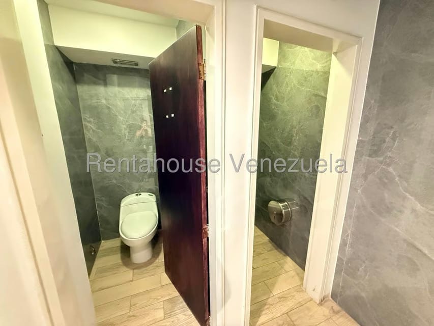 Comercial (Local Comercial) en Alquiler en Los Palos Grandes, Distrito Metropolitano - 8