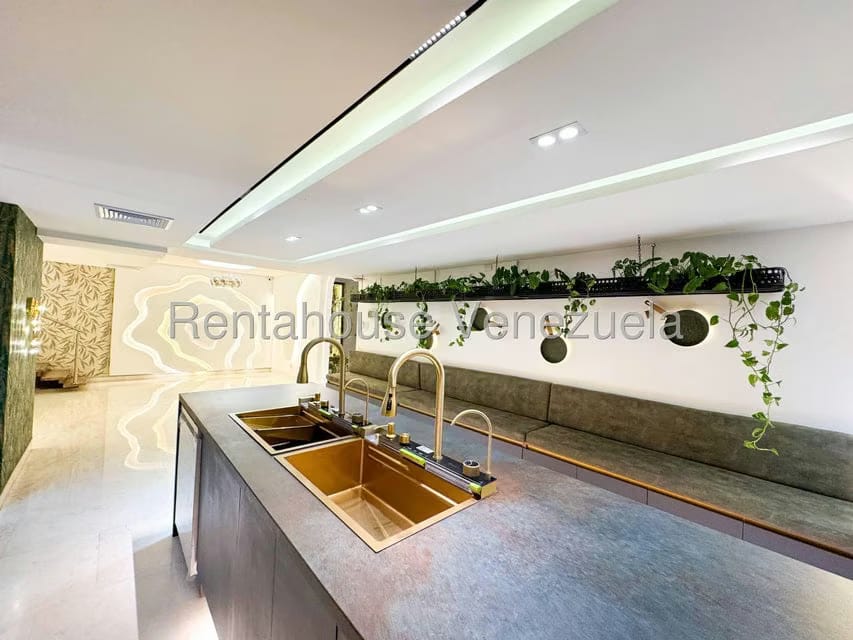 Casa (Multipes Niveles) en Venta en Cumbres de Curumo, Distrito Metropolitano - 17