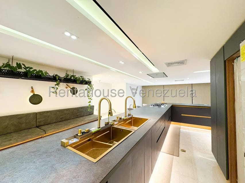 Casa (Multipes Niveles) en Venta en Cumbres de Curumo, Distrito Metropolitano - 18