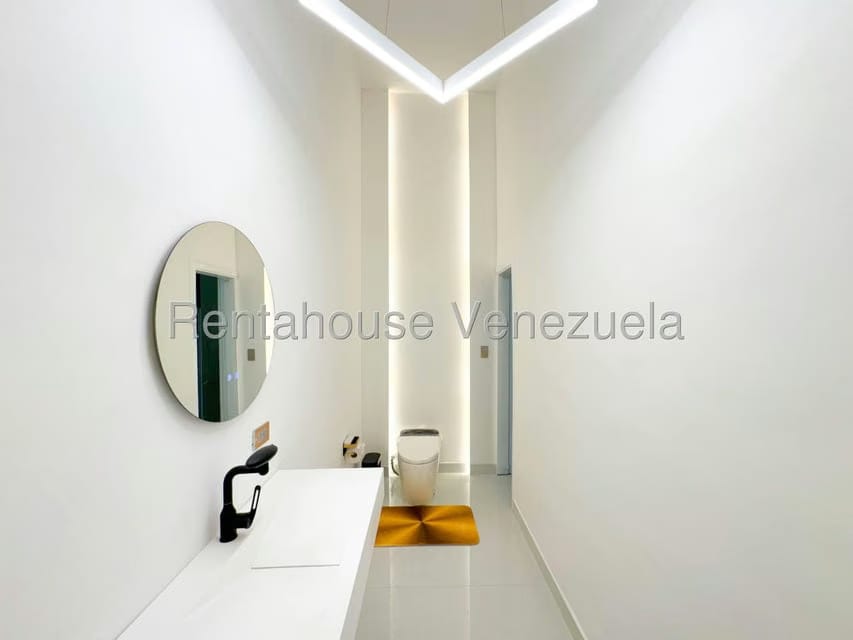 Casa (Multipes Niveles) en Venta en Cumbres de Curumo, Distrito Metropolitano - 23