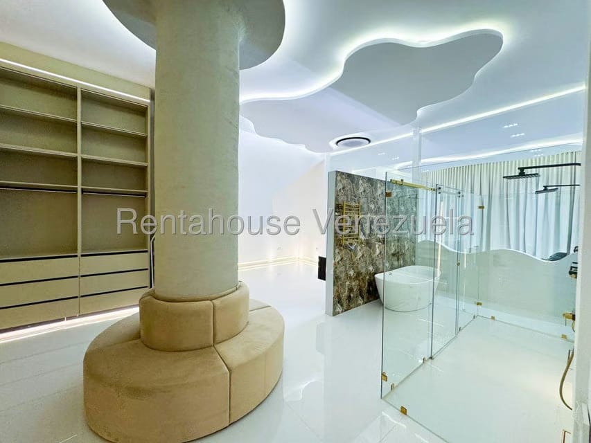 Casa (Multipes Niveles) en Venta en Cumbres de Curumo, Distrito Metropolitano - 24