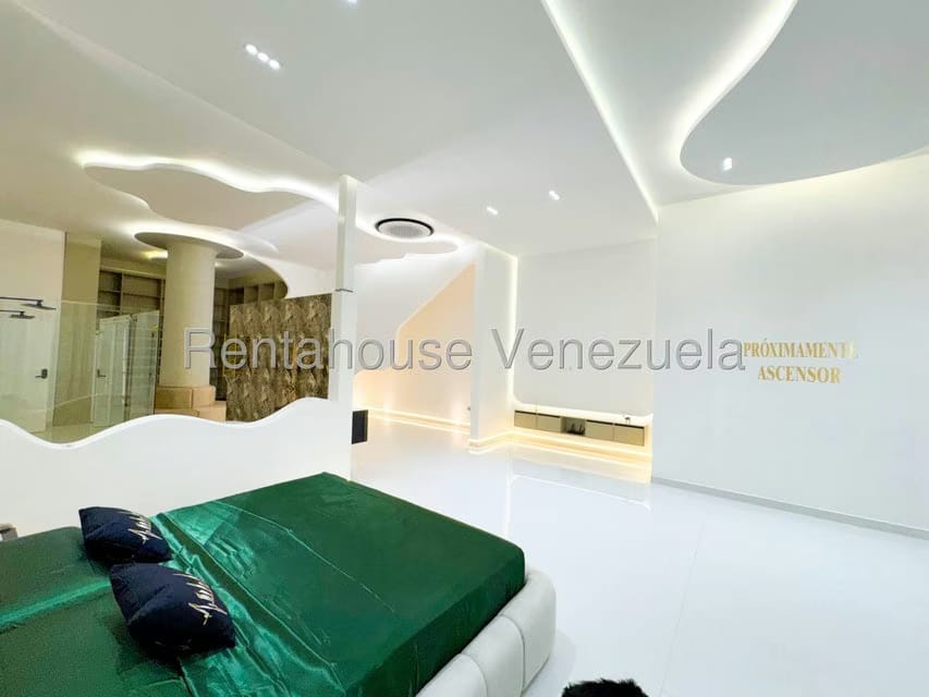 Casa (Multipes Niveles) en Venta en Cumbres de Curumo, Distrito Metropolitano - 26