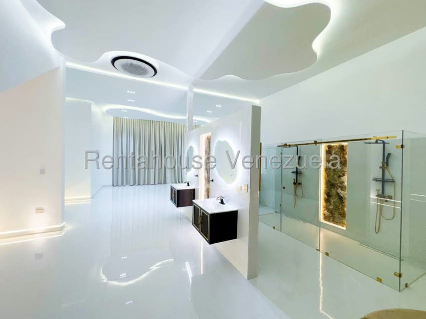 Casa (Multipes Niveles) en Venta en Cumbres de Curumo, Distrito Metropolitano - 28