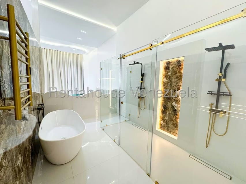 Casa (Multipes Niveles) en Venta en Cumbres de Curumo, Distrito Metropolitano - 29