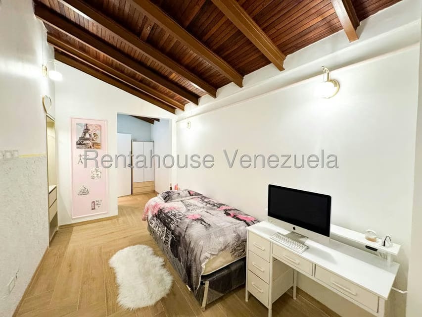 Casa (Multipes Niveles) en Venta en Cumbres de Curumo, Distrito Metropolitano - 32