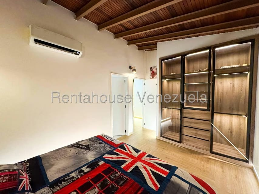 Casa (Multipes Niveles) en Venta en Cumbres de Curumo, Distrito Metropolitano - 34