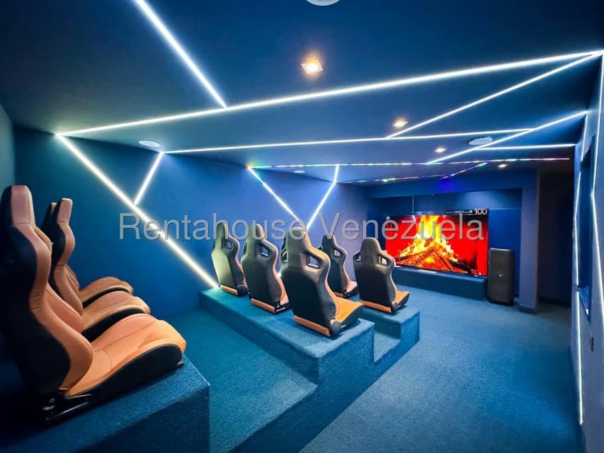 Casa (Multipes Niveles) en Venta en Cumbres de Curumo, Distrito Metropolitano - 39