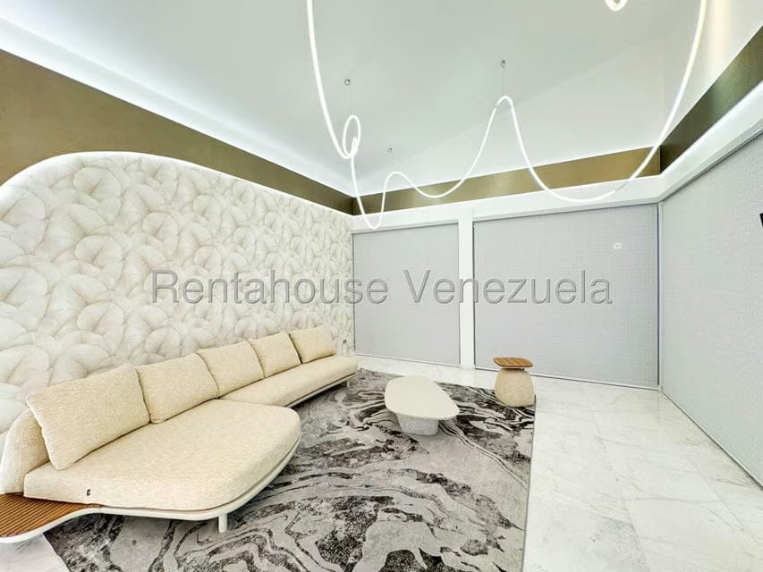Casa (Multipes Niveles) en Venta en Cumbres de Curumo, Distrito Metropolitano - 42