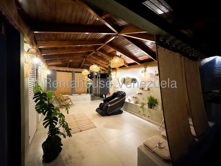 Casa (Multipes Niveles) en Venta en Cumbres de Curumo, Distrito Metropolitano - 52