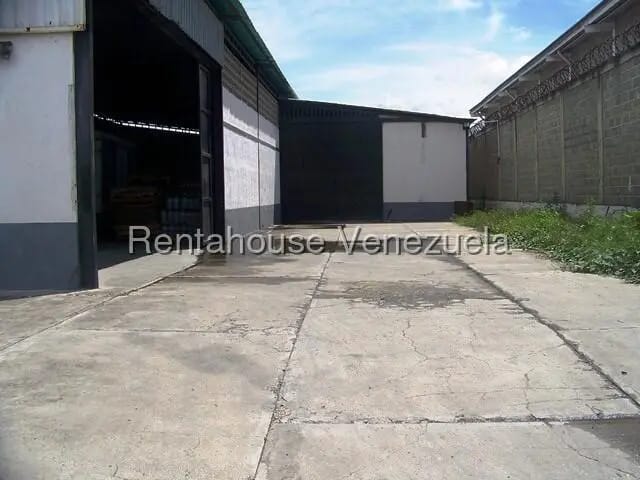 Comercial (Galpon - Deposito) en Alquiler en Alto Grande, Miranda - 2