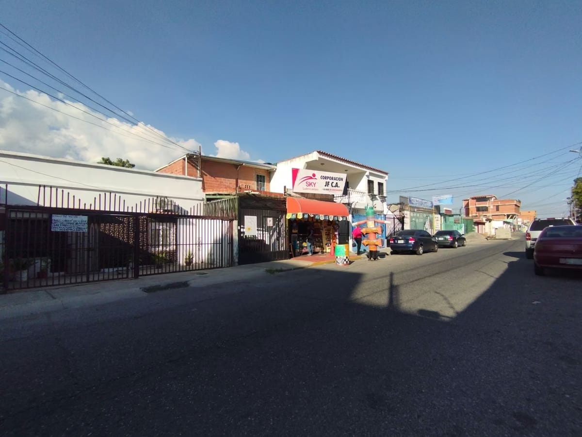 Local comercial en alquiler calle 15 . Lara