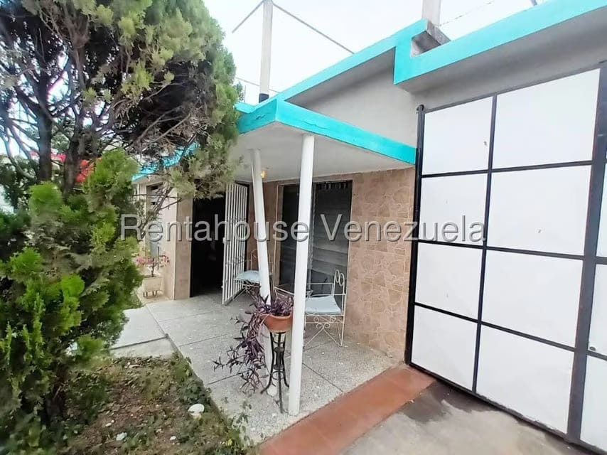 Casa (Duplex) en Venta en Zona Oeste, Lara - 2
