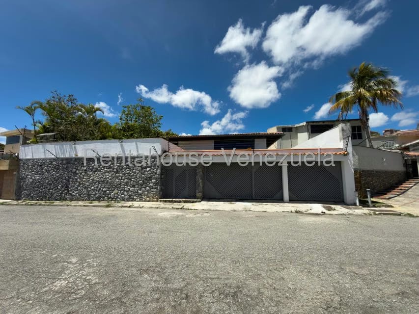 Casa (Multipes Niveles) en Venta en Cumbres de Curumo, Distrito Metropolitano - 2