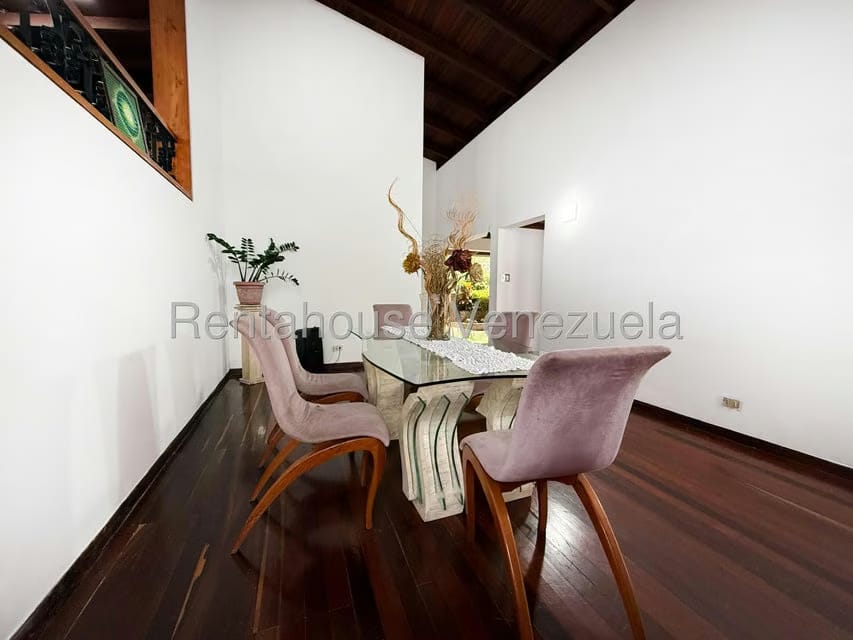 Casa (Multipes Niveles) en Venta en Cumbres de Curumo, Distrito Metropolitano - 17