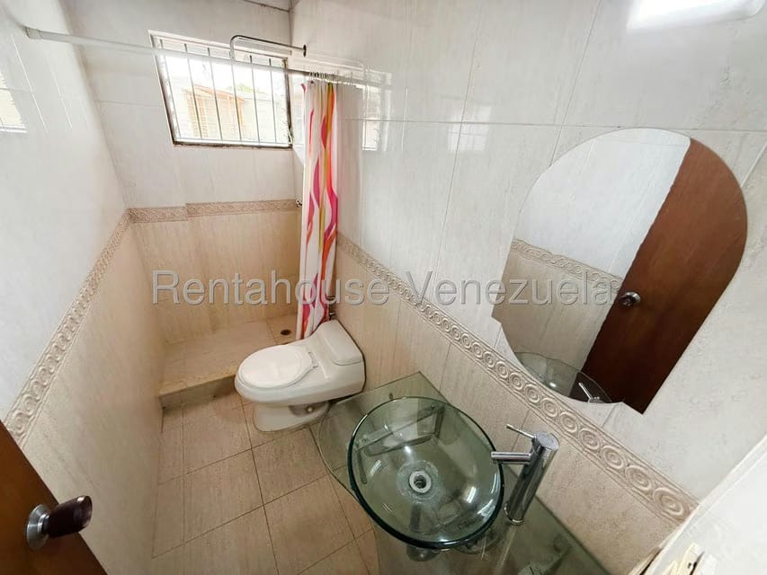 Casa (Multipes Niveles) en Venta en Cumbres de Curumo, Distrito Metropolitano - 26