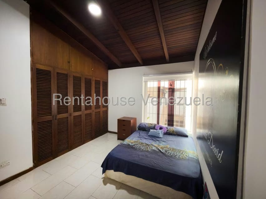 Casa (Multipes Niveles) en Venta en Cumbres de Curumo, Distrito Metropolitano - 28