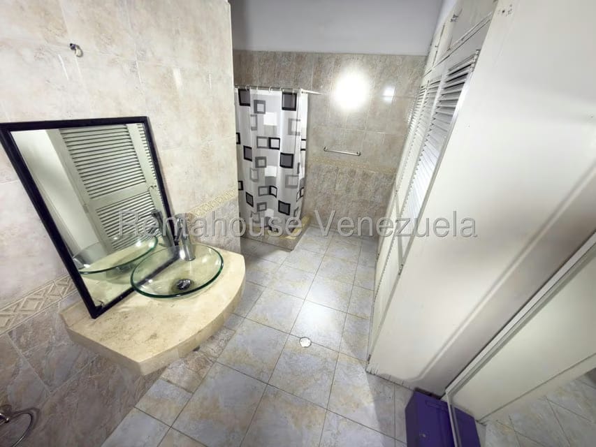 Casa (Multipes Niveles) en Venta en Cumbres de Curumo, Distrito Metropolitano - 31