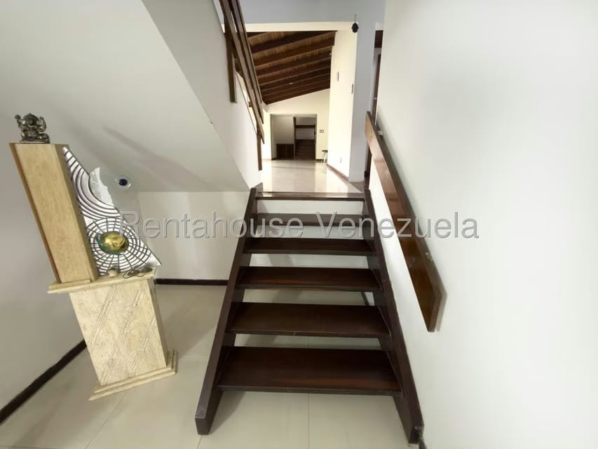Casa (Multipes Niveles) en Venta en Cumbres de Curumo, Distrito Metropolitano - 5