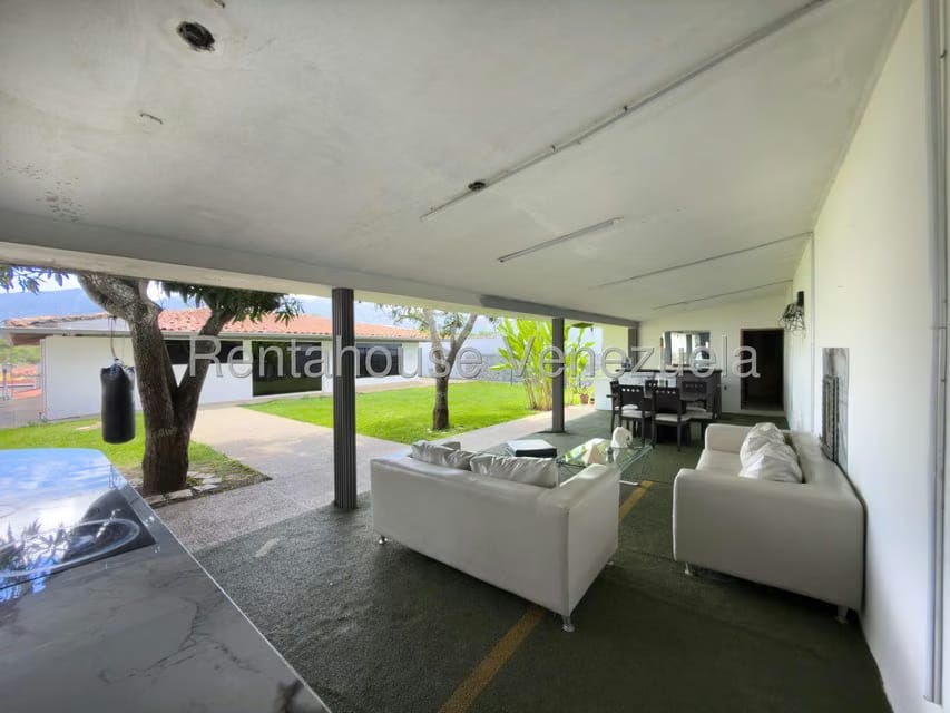 Casa (Multipes Niveles) en Venta en Cumbres de Curumo, Distrito Metropolitano - 43