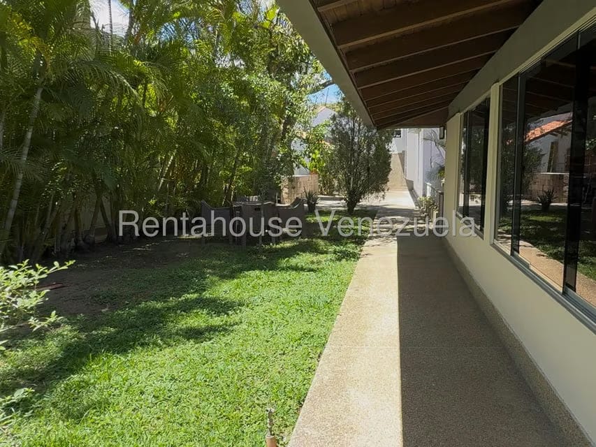 Casa (Multipes Niveles) en Venta en Cumbres de Curumo, Distrito Metropolitano - 55