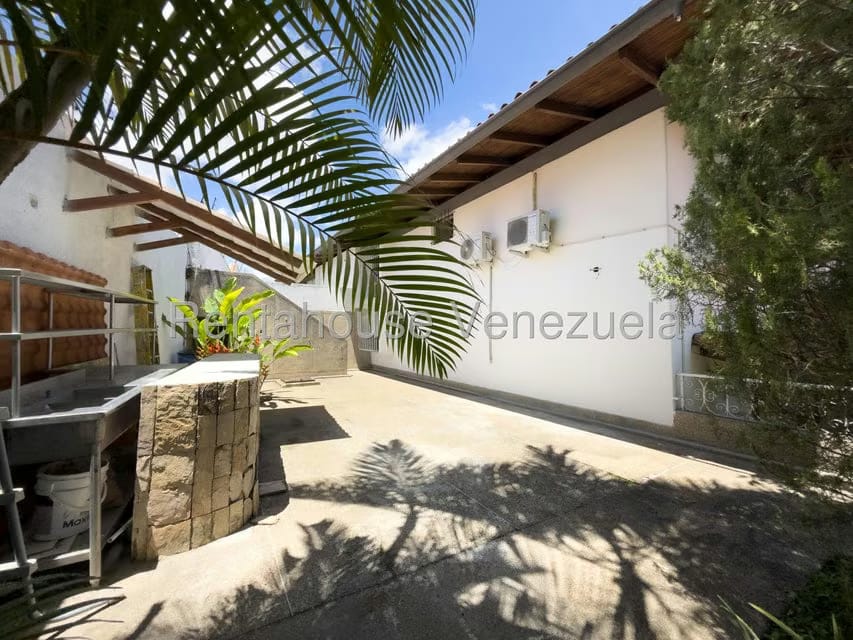 Casa (Multipes Niveles) en Venta en Cumbres de Curumo, Distrito Metropolitano - 56