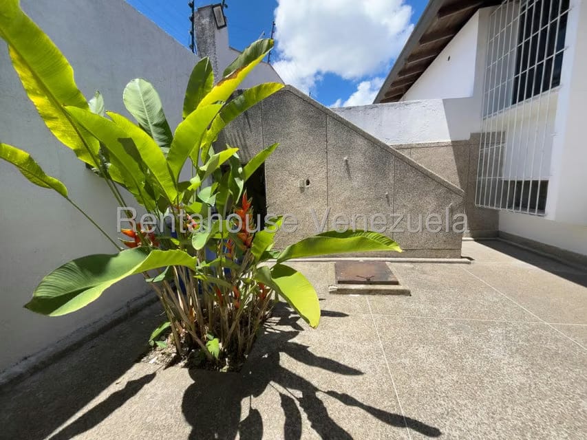 Casa (Multipes Niveles) en Venta en Cumbres de Curumo, Distrito Metropolitano - 57