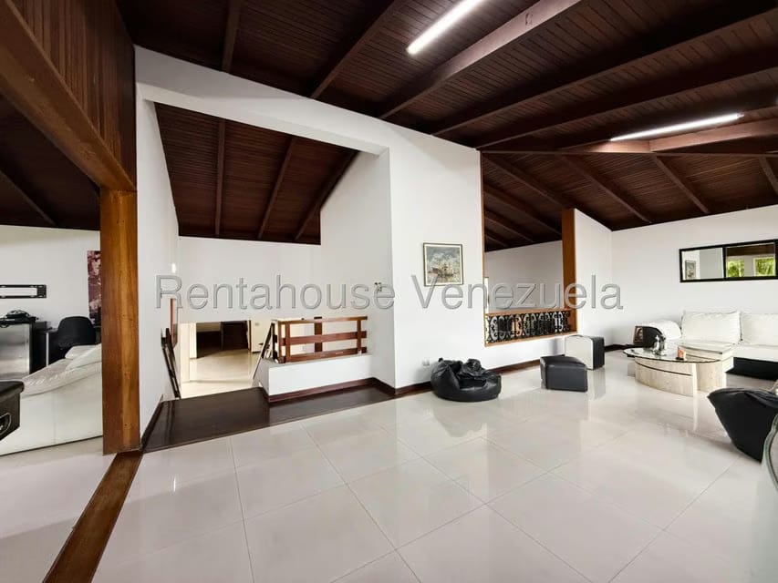 Casa (Multipes Niveles) en Venta en Cumbres de Curumo, Distrito Metropolitano - 7