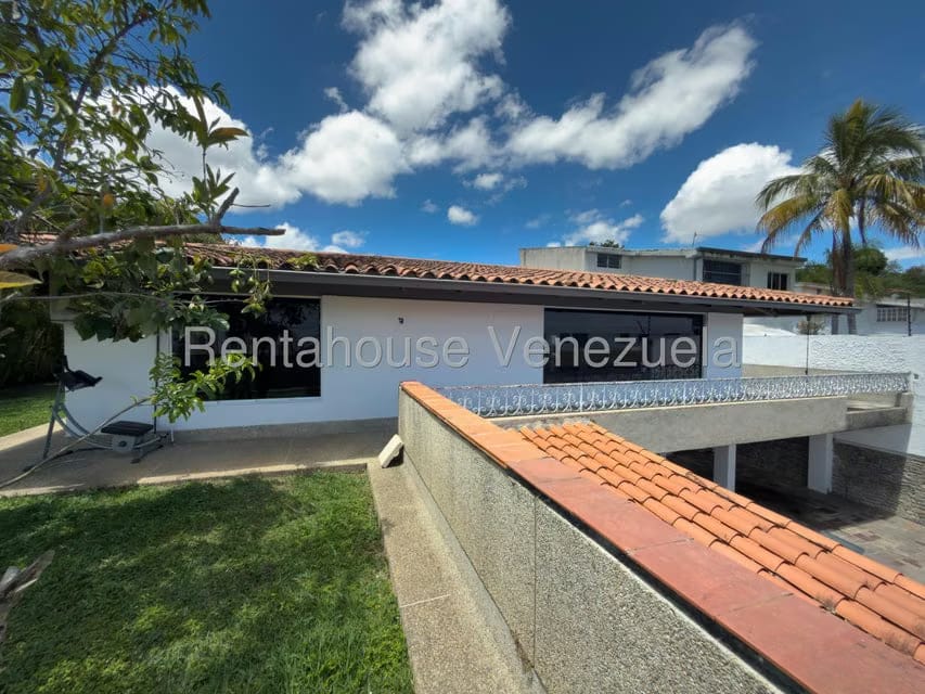 Casa (Multipes Niveles) en Venta en Cumbres de Curumo, Distrito Metropolitano - 64