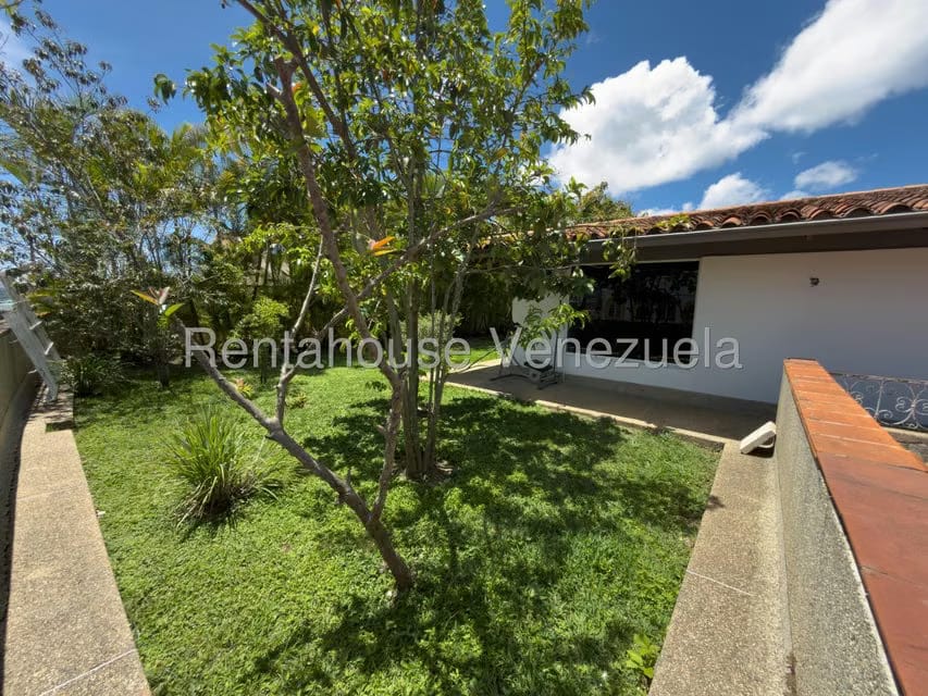 Casa (Multipes Niveles) en Venta en Cumbres de Curumo, Distrito Metropolitano - 65