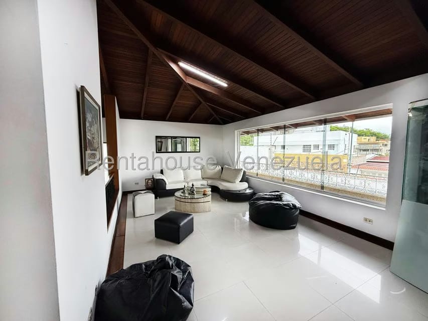 Casa (Multipes Niveles) en Venta en Cumbres de Curumo, Distrito Metropolitano - 9