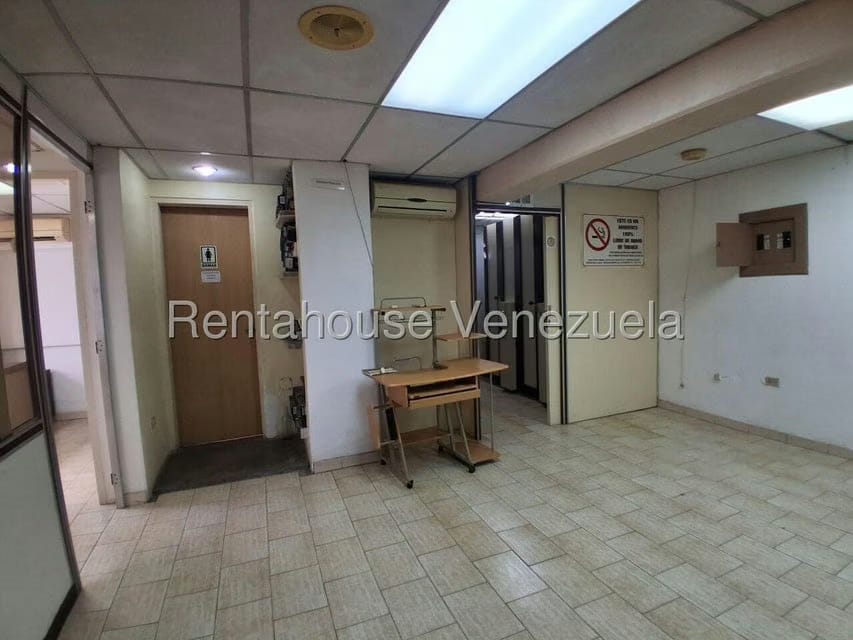 Comercial (Oficina) en Alquiler en Centro, Lara - 23