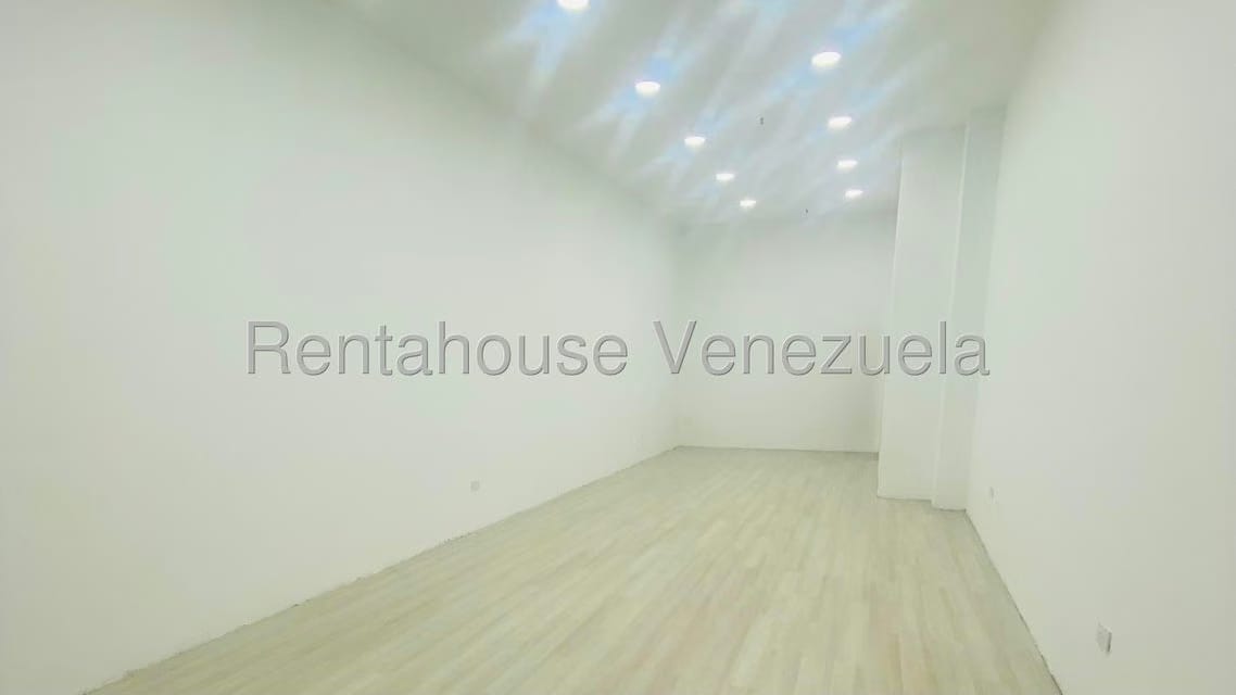 Comercial (Local Comercial) en Alquiler en Prados del Este, Distrito Metropolitano - 2