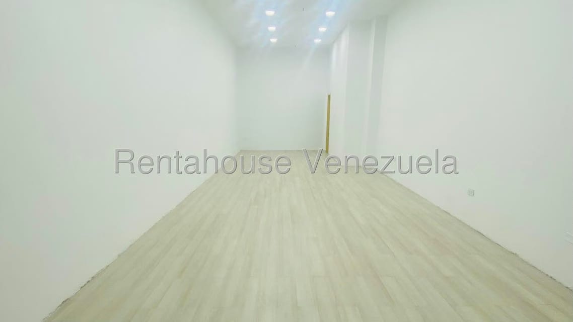 Comercial (Local Comercial) en Alquiler en Prados del Este, Distrito Metropolitano - 3