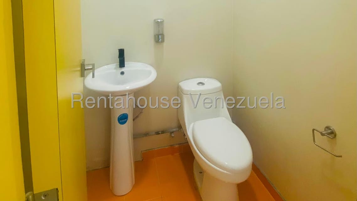 Comercial (Local Comercial) en Alquiler en Prados del Este, Distrito Metropolitano - 6