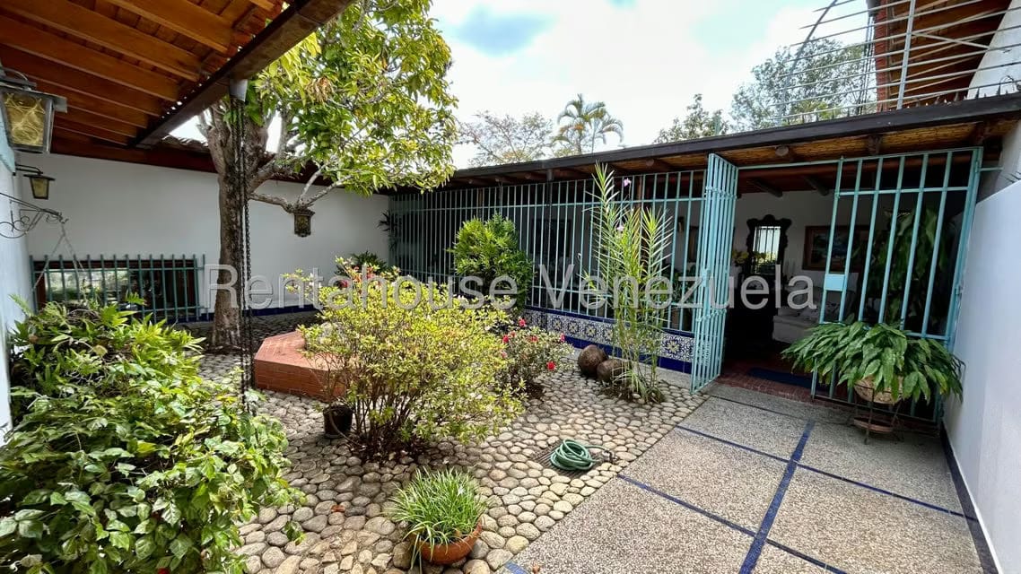 Casa (Multipes Niveles) en Venta en Cumbres de Curumo, Distrito Metropolitano - 18