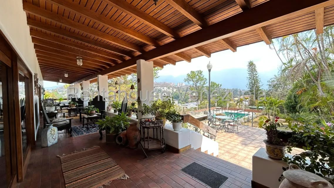 Casa (Multipes Niveles) en Venta en Cumbres de Curumo, Distrito Metropolitano - 3