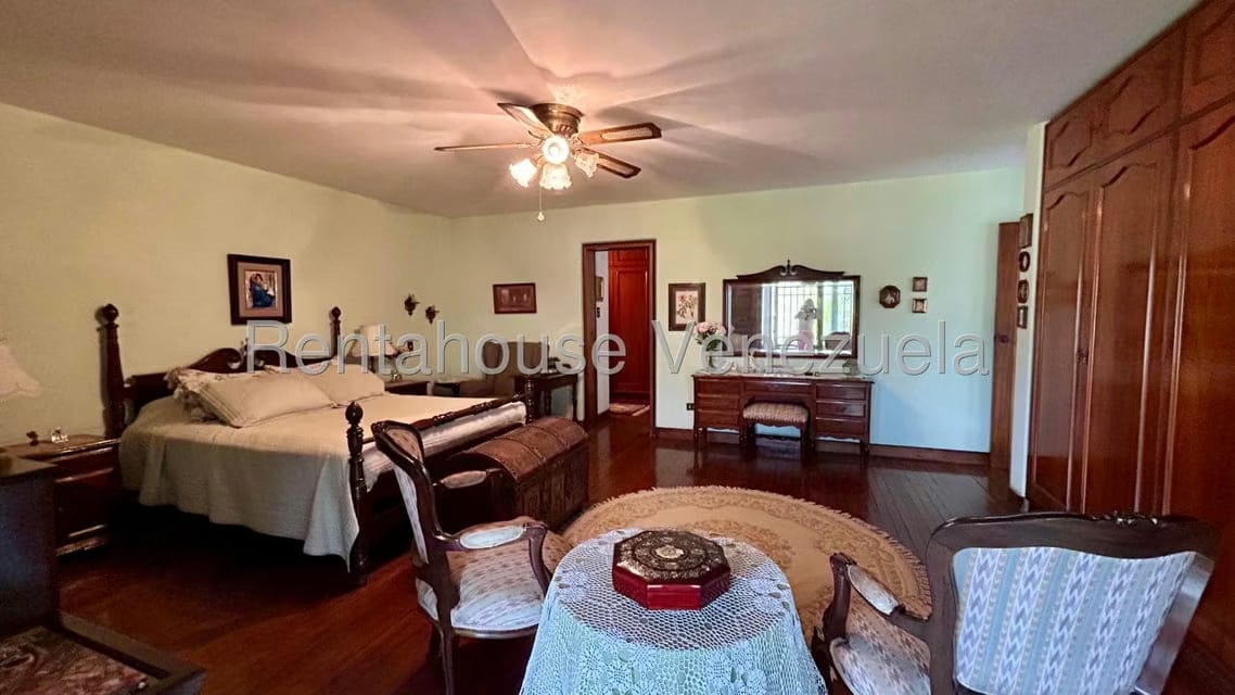 Casa (Multipes Niveles) en Venta en Cumbres de Curumo, Distrito Metropolitano - 22