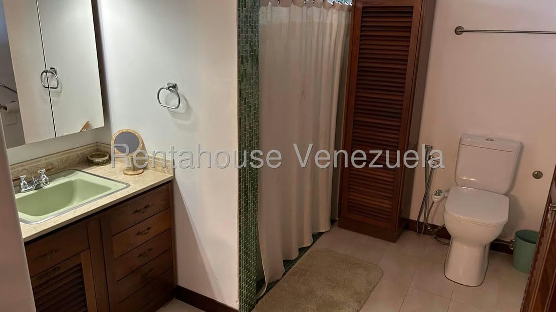 Casa (Multipes Niveles) en Venta en Cumbres de Curumo, Distrito Metropolitano - 23