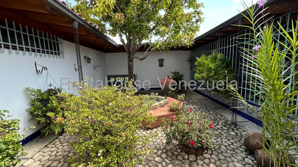 Casa (Multipes Niveles) en Venta en Cumbres de Curumo, Distrito Metropolitano - 29