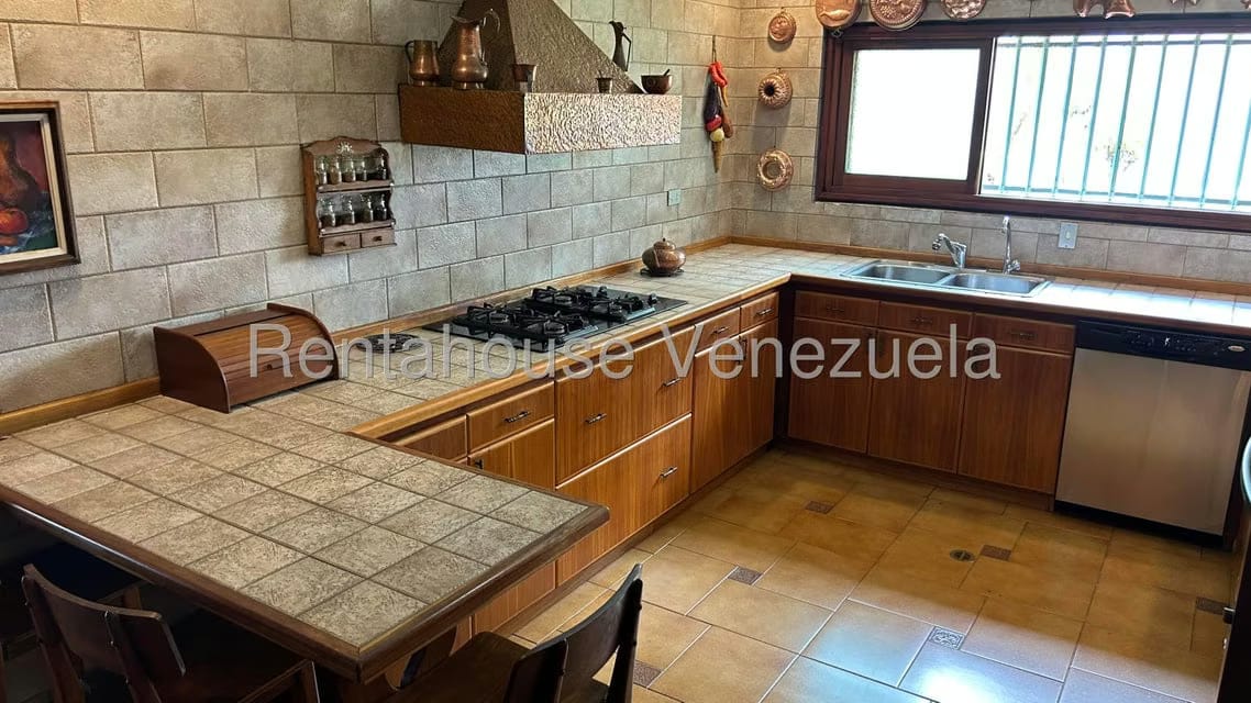 Casa (Multipes Niveles) en Venta en Cumbres de Curumo, Distrito Metropolitano - 34