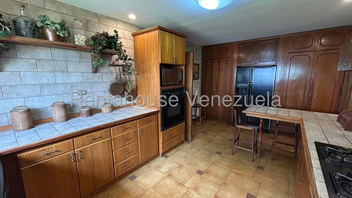 Casa (Multipes Niveles) en Venta en Cumbres de Curumo, Distrito Metropolitano - 35