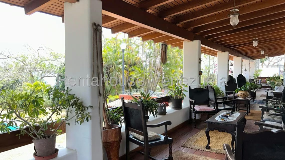 Casa (Multipes Niveles) en Venta en Cumbres de Curumo, Distrito Metropolitano - 43